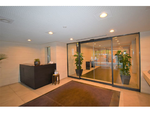 エントランス　オートロックの風除室