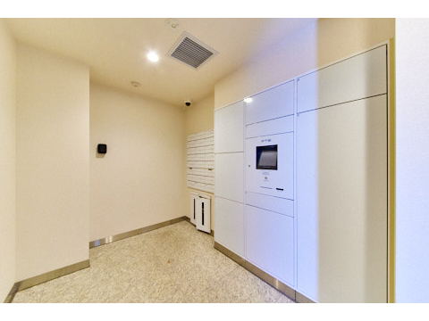 現地外観写真　エントランス前