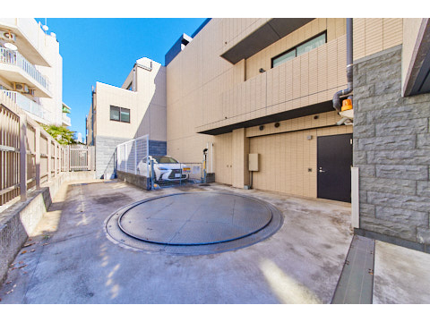 現地外観写真　エンブレムプレート