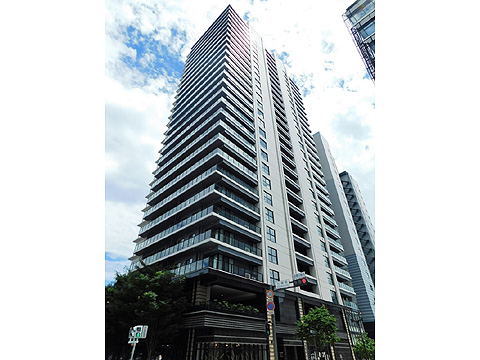 現地外観写真　日中の建物外観（北側）