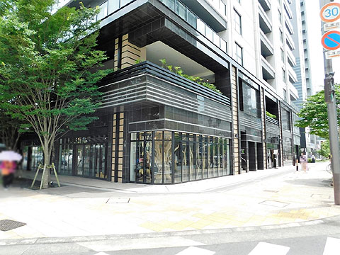 現地外観写真　「七間町」交差点から望む