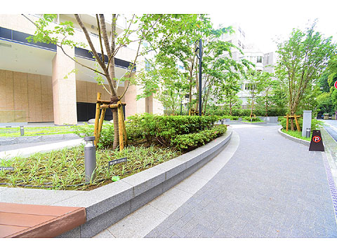 現地外観写真 エントランス前