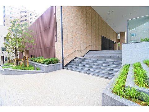 現地外観写真 エントランス前