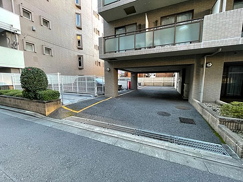 駐車場 駐車場入り口