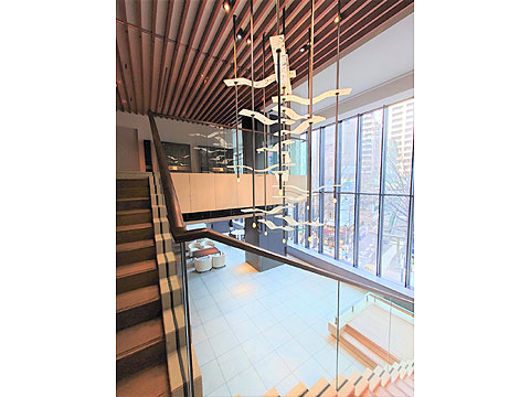 ロビー 階段吹き抜け