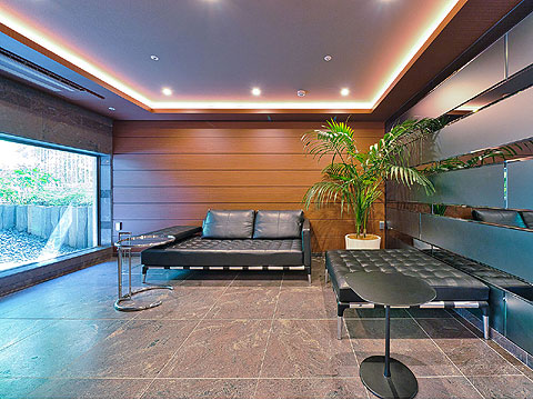 ロビー　ロビーにはソファーとミニテーブルがございます