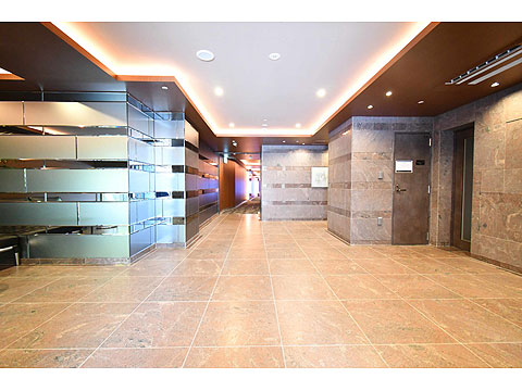 エントランス　オートロックをぬけた先のエントランスホール