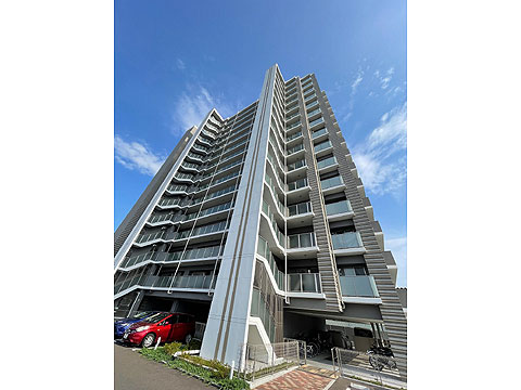 現地外観写真 2020年10月築 総戸数98戸 免震マンショ