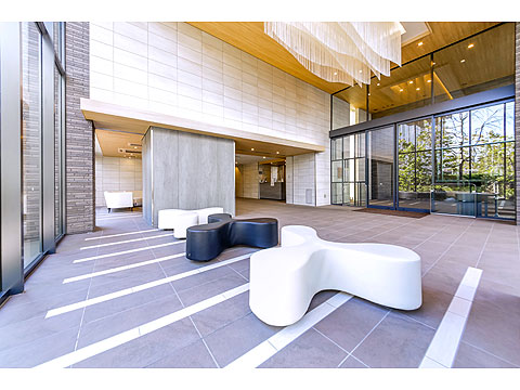 ロビー 天井高のあるロビーが来訪者をお出迎え致します