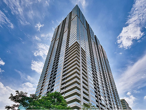 現地外観写真 1階・2階には子育て支援施設・商業施設・医療施