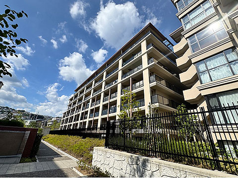 現地外観写真　南西向き棟