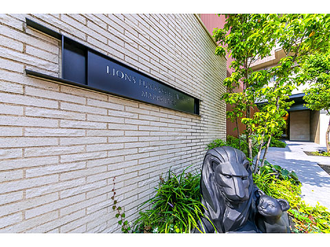 その他共用部　館銘板