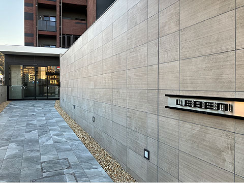 エントランス　エントラス