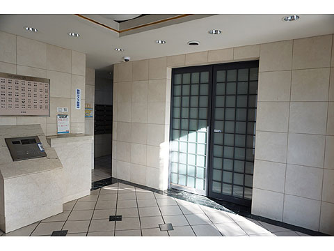 エントランス　オートロックシステムで防犯設備も整っています。