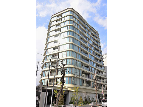 現地外観写真　２０２１年２月完成　総戸数７５戸