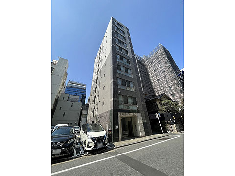 現地外観写真 グレー系タイル張りの外観デザイン