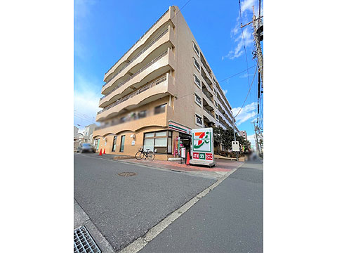 現地外観写真 ①セブン側外観