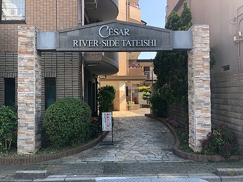 現地外観写真　エントランス外観1