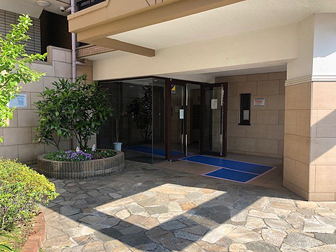 現地外観写真　エントランス外観2