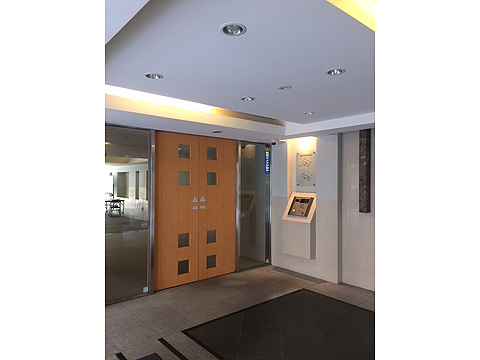 ロビー　エントランスは、TVモニター付きオートロックを採用し