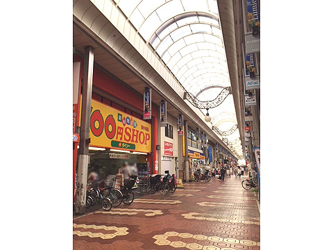 その他共用部　ルミエール商店街は、アーケードになっており雨に