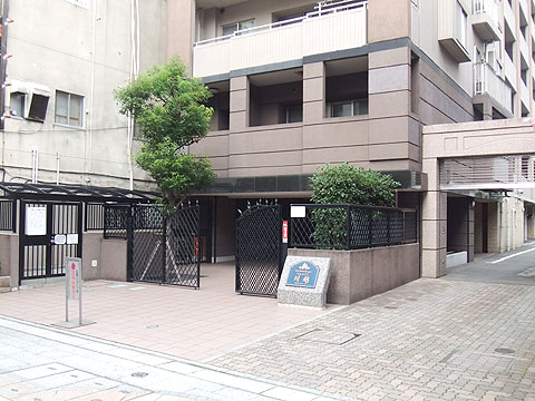 現地外観写真 敷地内入口