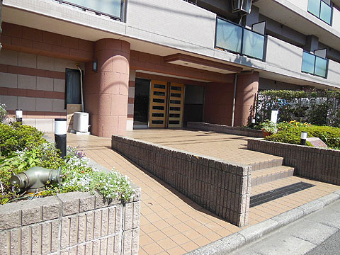 エントランス　大規模修繕工事済みです！