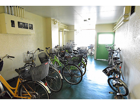 その他共用部 屋内駐輪場も便利に使えます(月額使用料:100