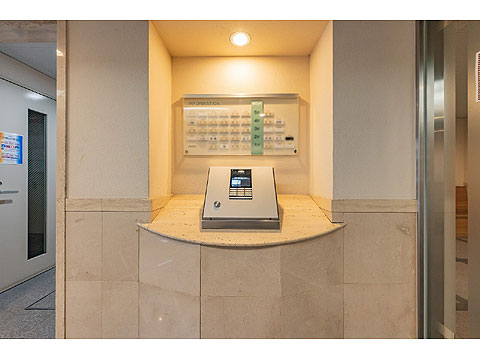 ロビー　オートロック