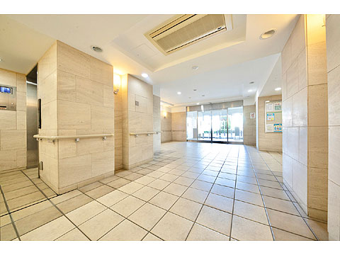 ロビー 1階エントランスホールです。