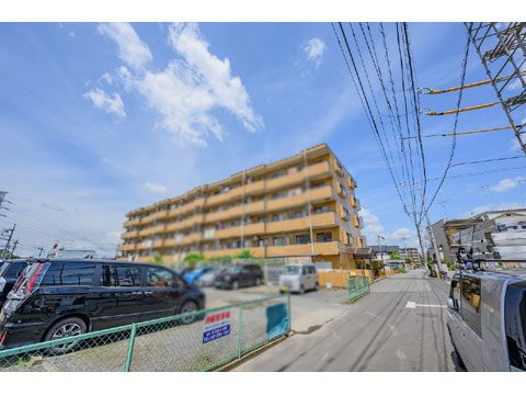 現地外観写真　マンション銘板