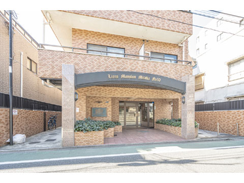 エントランス 正面エントランスです。