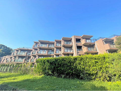 現地外観写真　建物外観２