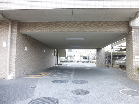 その他共用部　駐車場入口