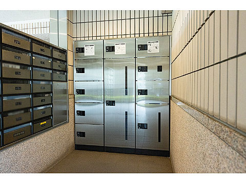 ロビー　宅配ボックス