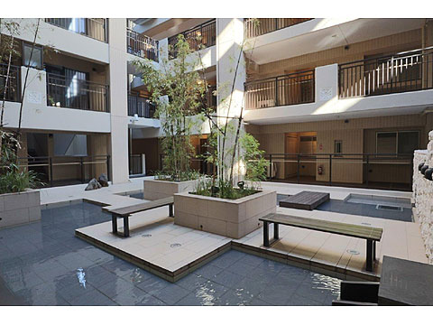 その他共用部　中庭１