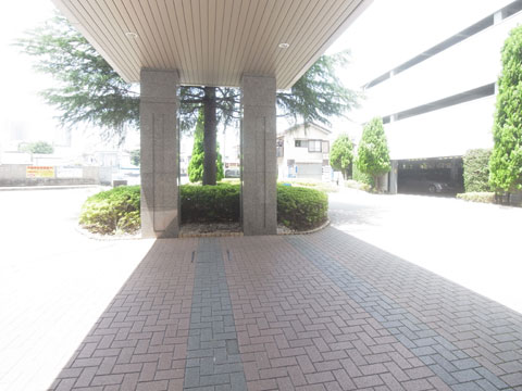 エントランス　エントランス、車寄せがあります。