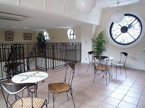 ロビー　マンション２階の共用ロビー