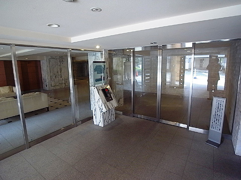 エントランス TVモニター付きオートロックシステムです。