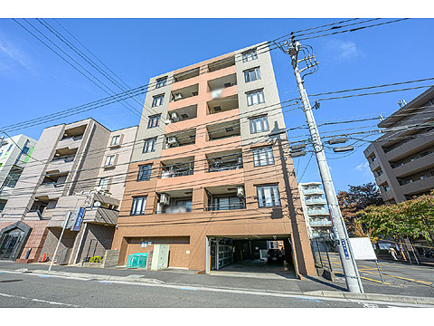 現地外観写真　マンション外観３