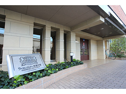 エントランス エントランスには車寄せがあります。