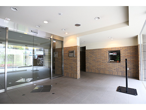 エントランス　来訪者が確認可能なTVモニター付きオートロック