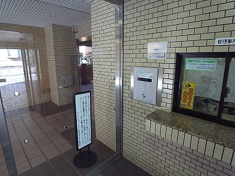 その他共用部 風除室と管理事務所