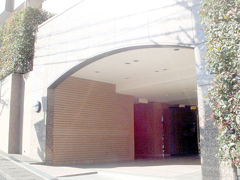 現地外観写真　エントランス2