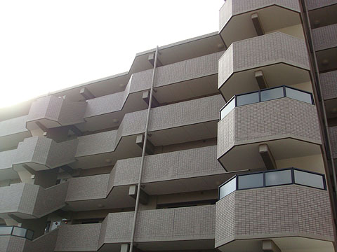 エントランス　モニター付オートロック完備