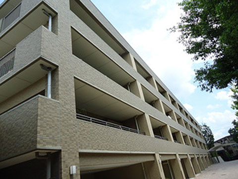 現地外観写真 建物外観〔南西側〕