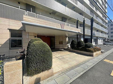 現地外観写真　エントランス外観