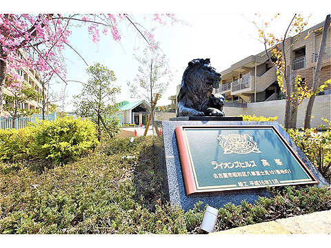 エントランス ライオン像