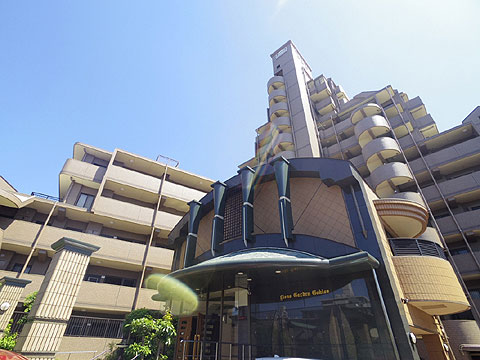 現地外観写真　建築美に包まれた外観