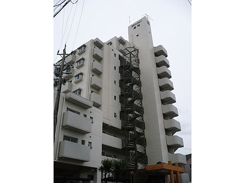 現地外観写真　建物外観〔東側〕